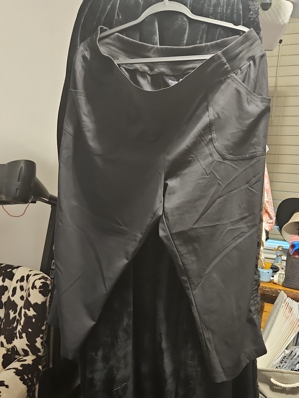 made for life Black Cropped Capri Pants with Side Pocket